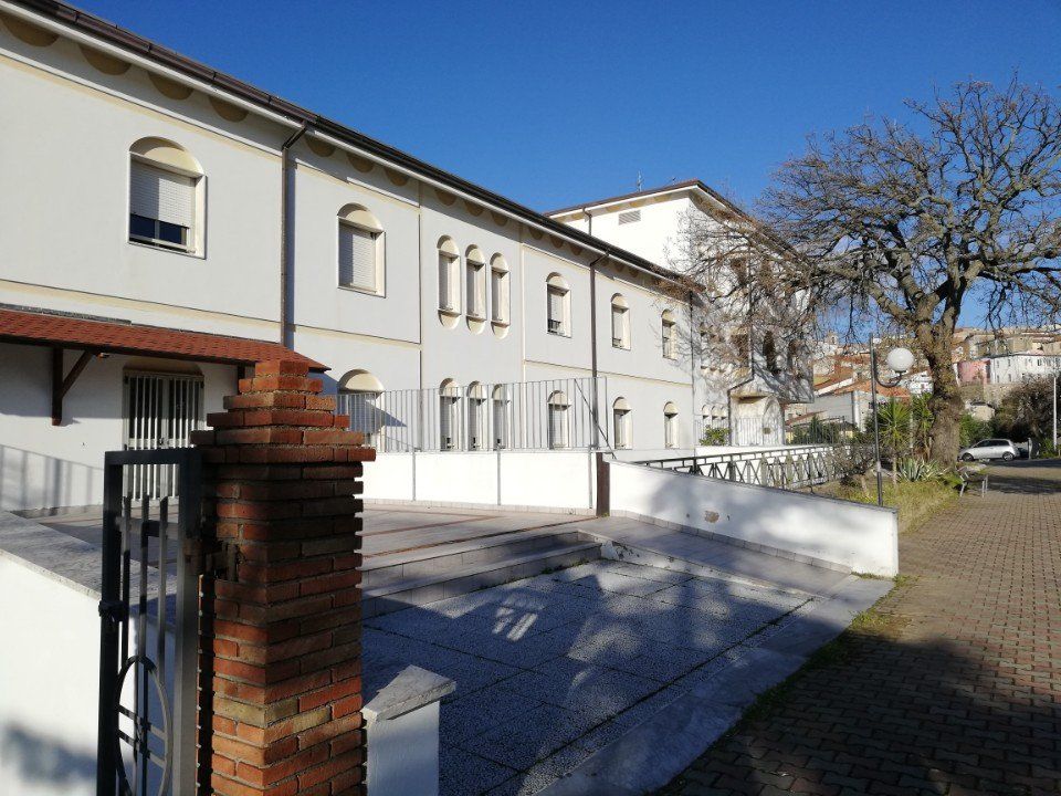 Residenza per anziani con ampi spazi esterni