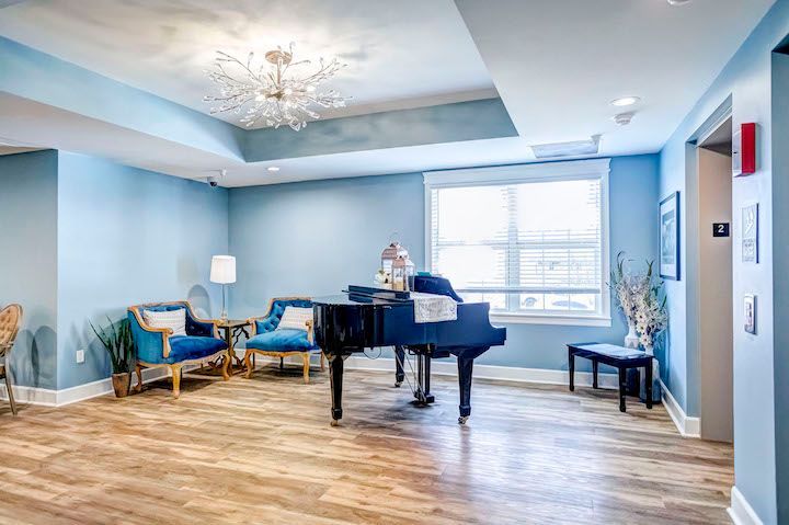 There is a piano in the middle of the room.