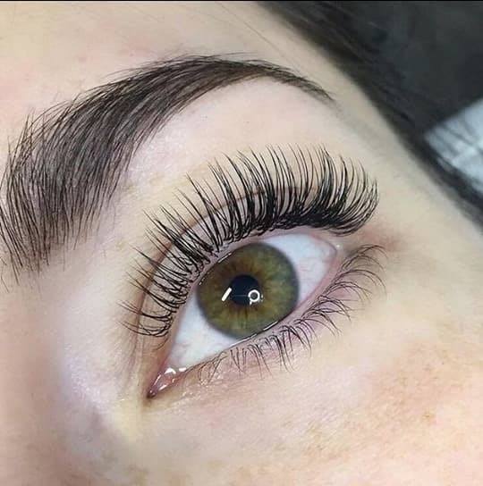 lange Wimpern von der Schönheitsexpertin