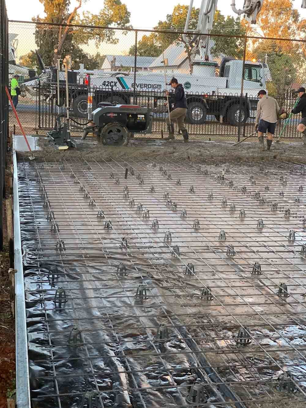 Construction workers concrete pouring — Concreting in Dubbo, Central West