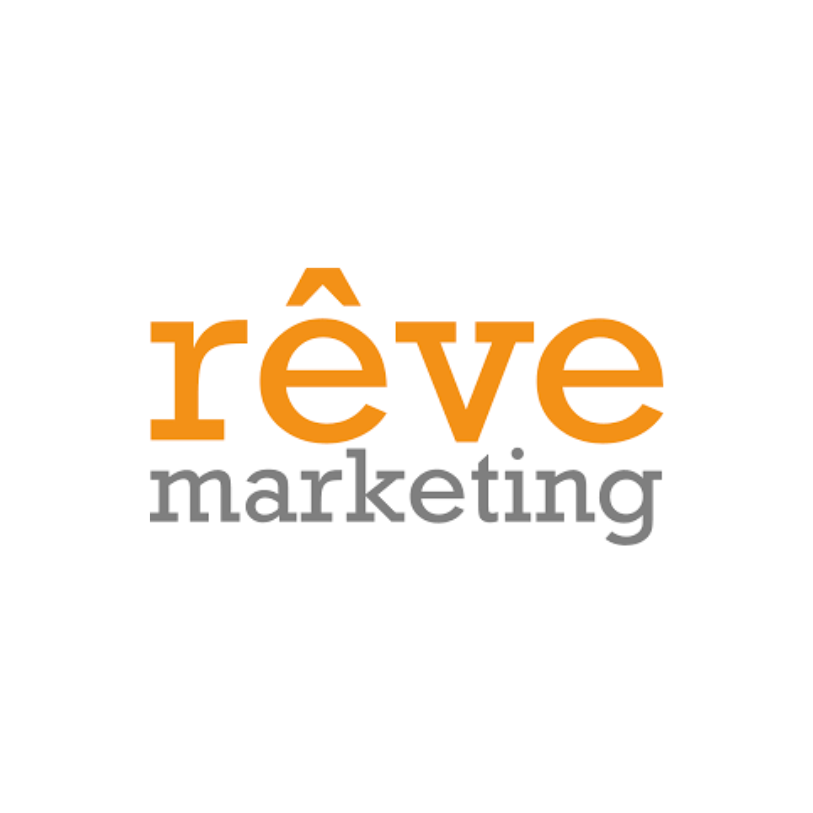 Se muestra un logotipo de Reve Marketing sobre un fondo blanco.