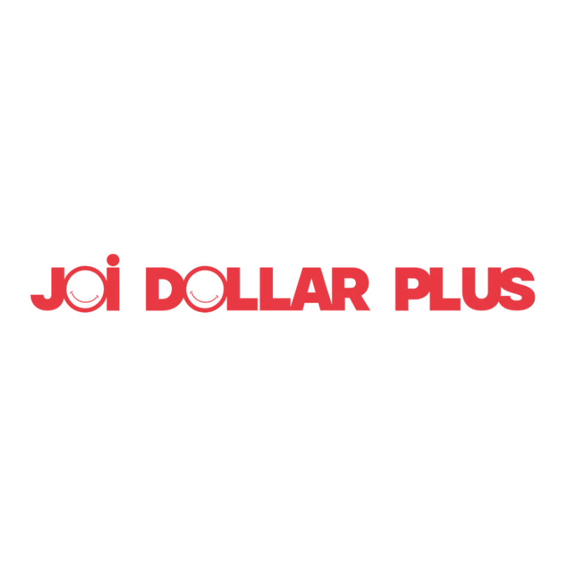 El logotipo de Joi Dollar Plus es rojo sobre un fondo blanco.