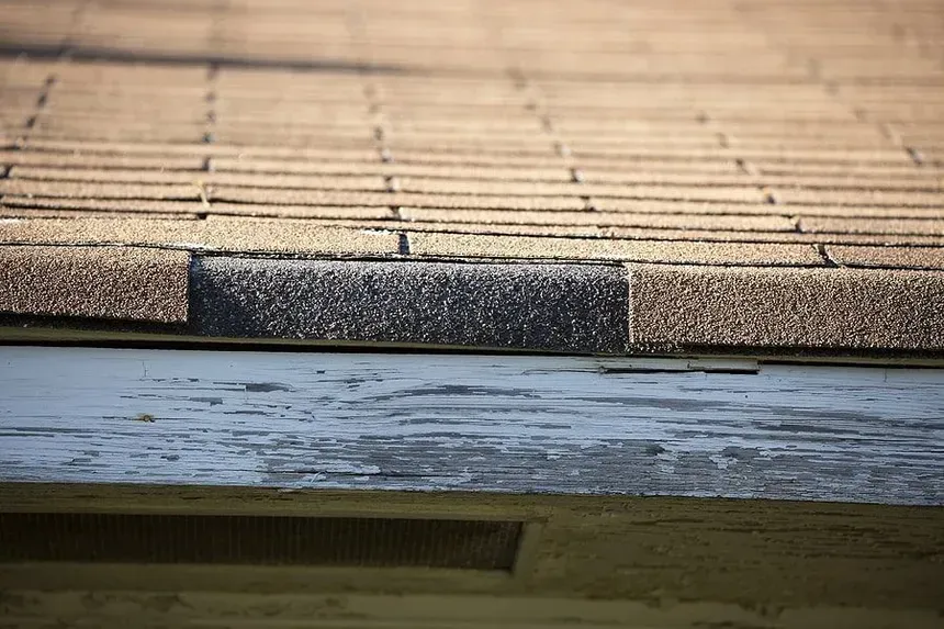 A close up of a roof with shingles on it