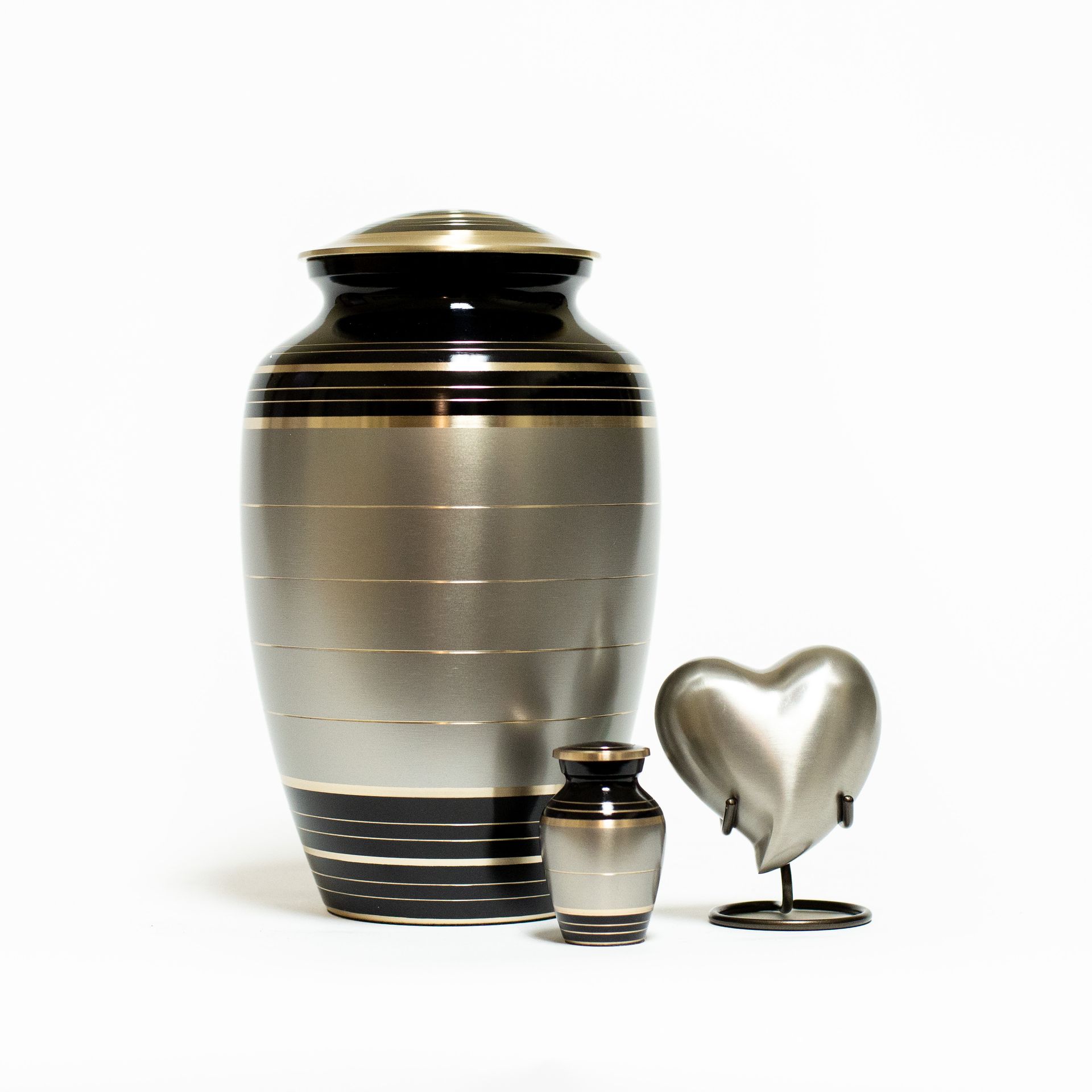 Metal Urn Pewter Black