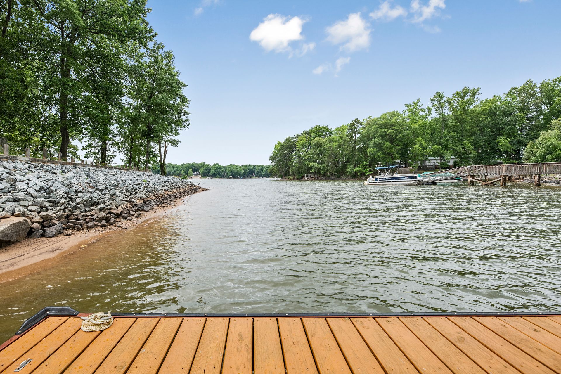 for sale in Davidson county, North Carolina real estate agent, lake front, lakefront, lake view, high rock lake house, lake home, lake house, lake house for sale, Airbnb, vrbo, fully furnished