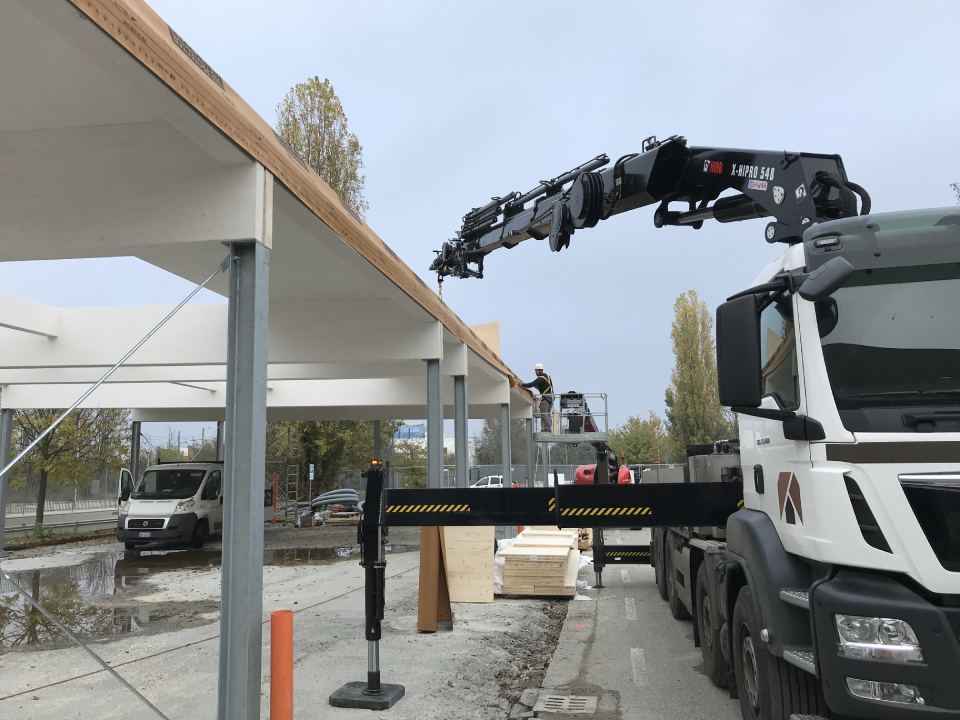 posa di elementi per copertura edile