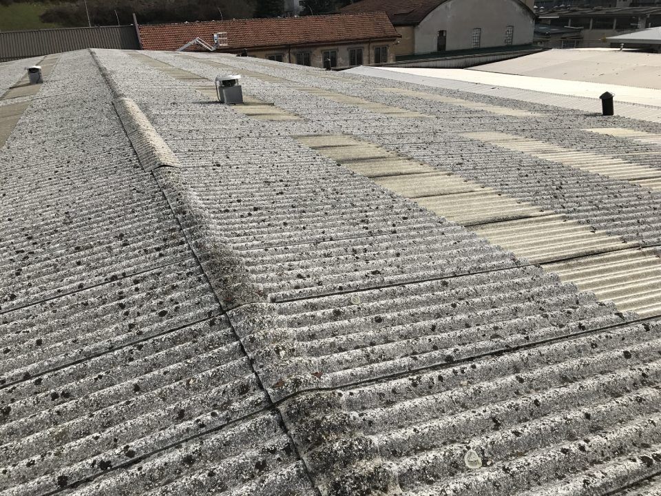 copertura in amianto su edificio