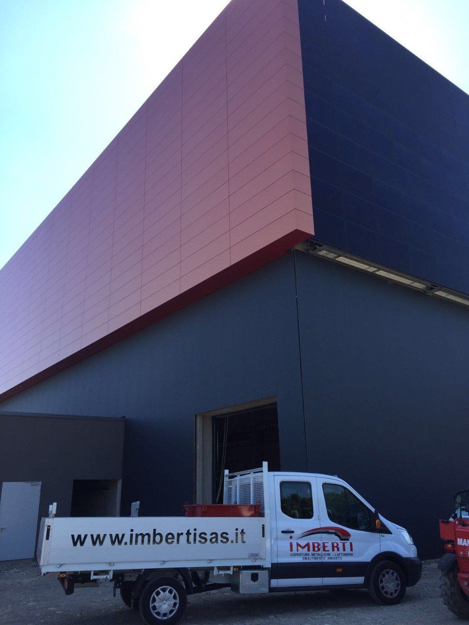 posa e manutenzione di facciate metalliche