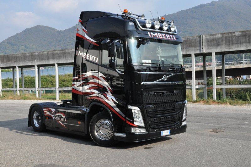 motrice tir di una impresa di coperture metalliche