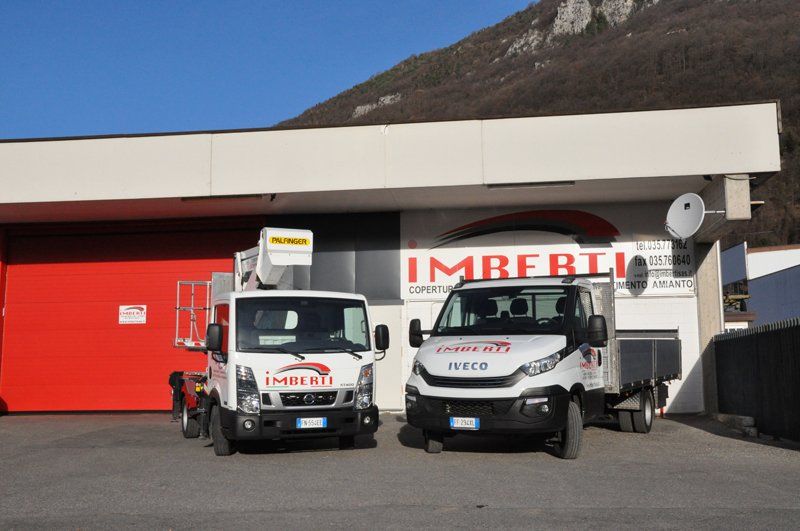 autogrù e camion di una lattoneria