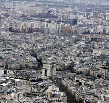 wide picture of the city of paris