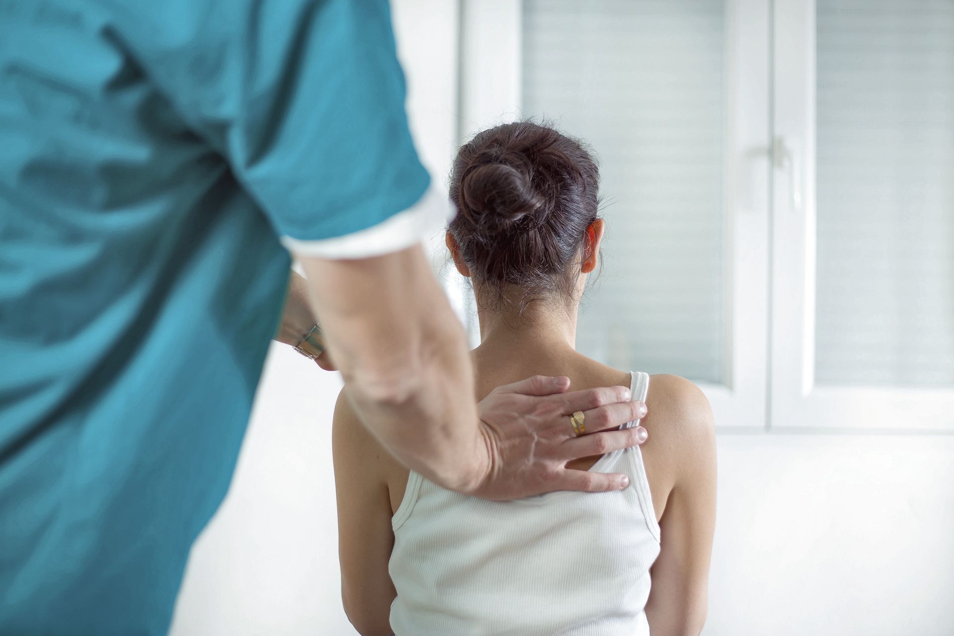 chiropractor checking woman's spine