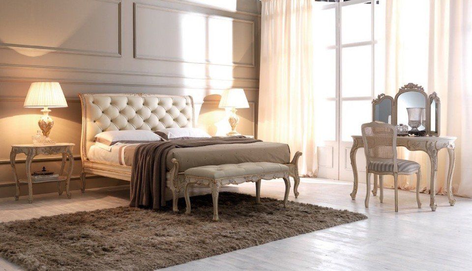letto con testiera imbottita