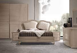 Letto con testiera doppia
