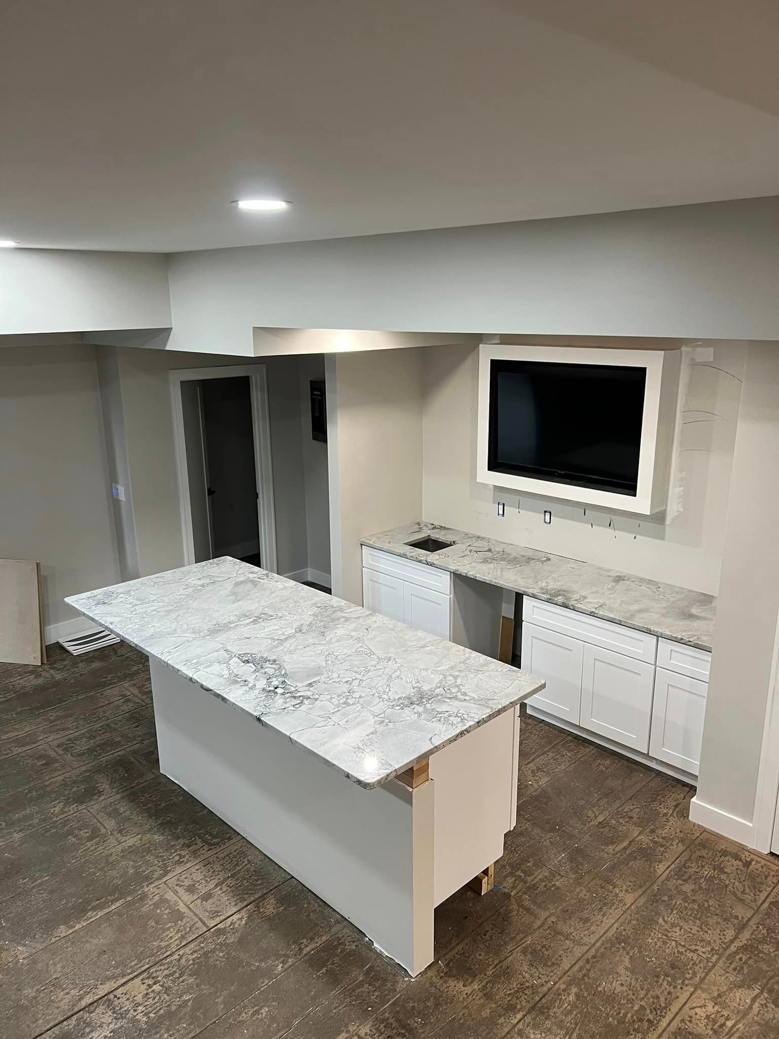 There is a large island in the middle of the room.