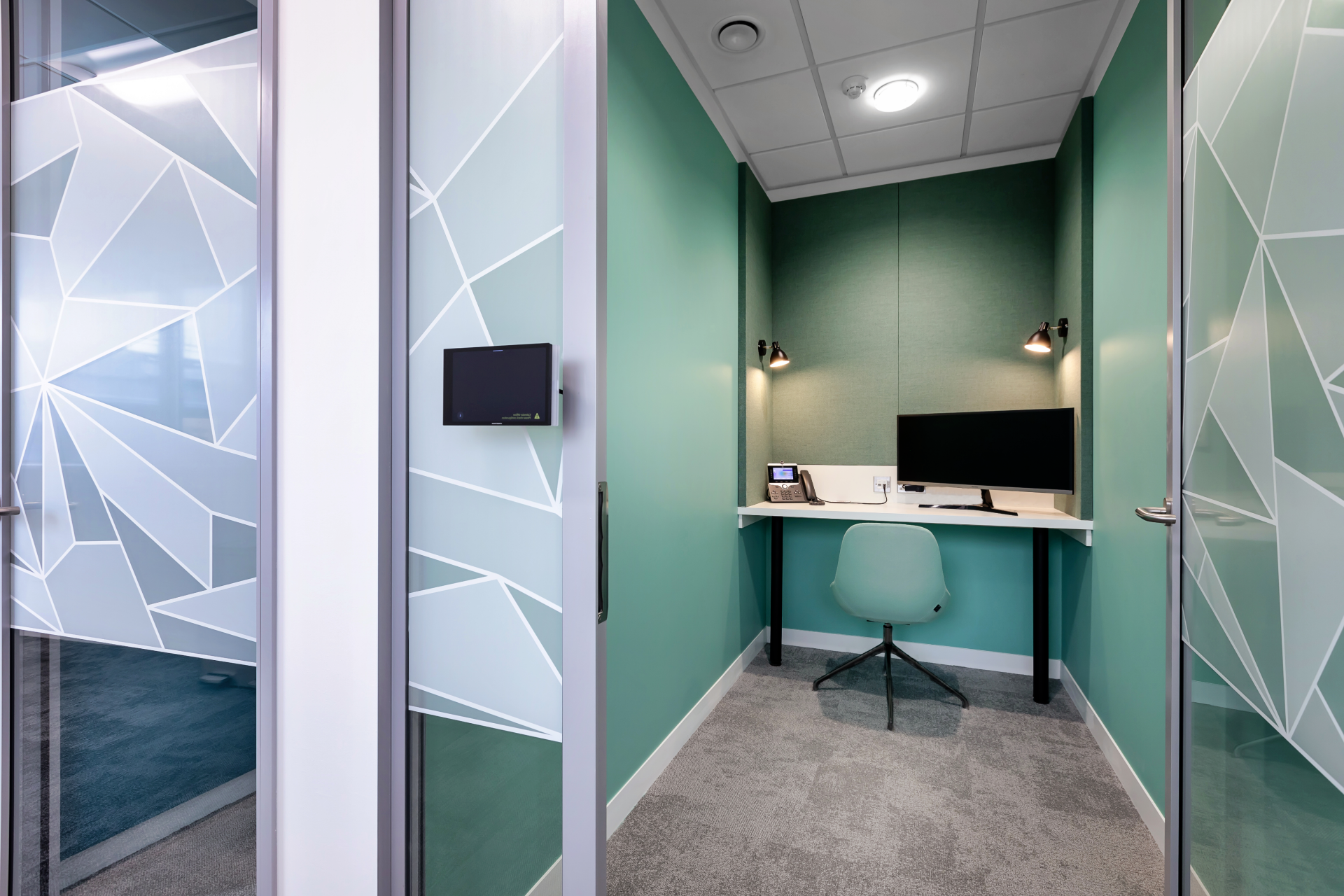 Turquoise private working space by Glenside