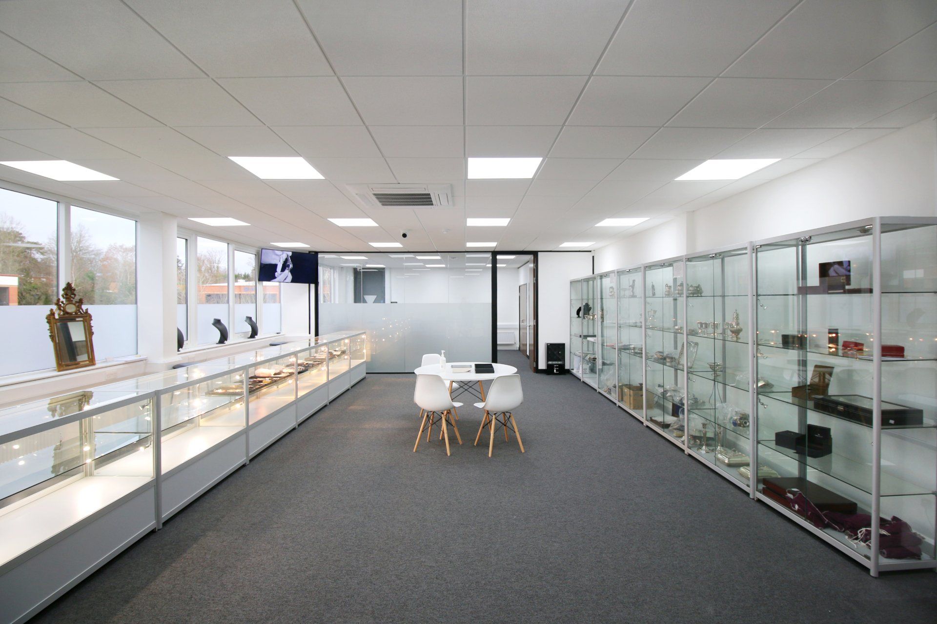 there is a table and chairs in the middle of the room .