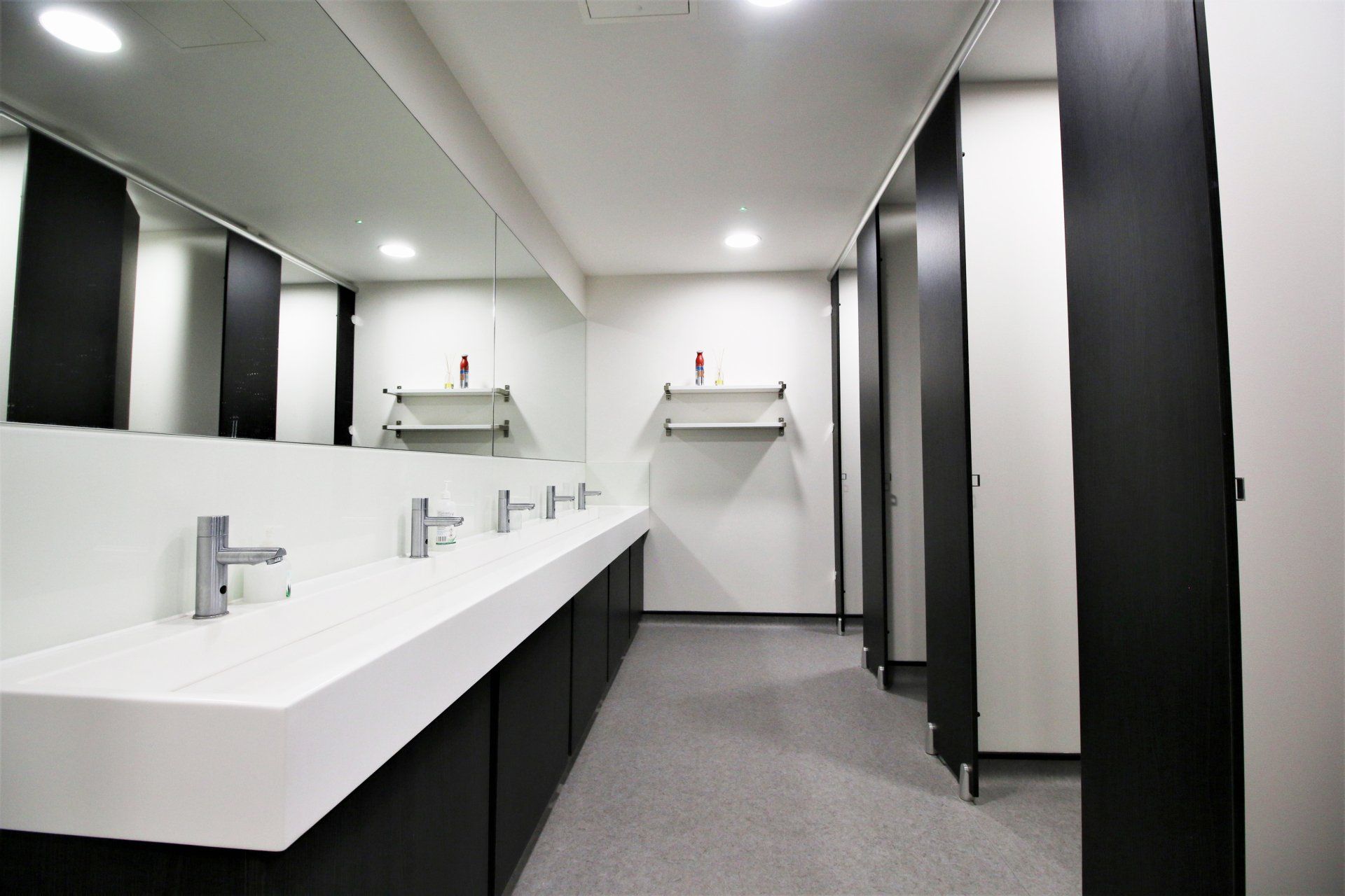 Large Washroom