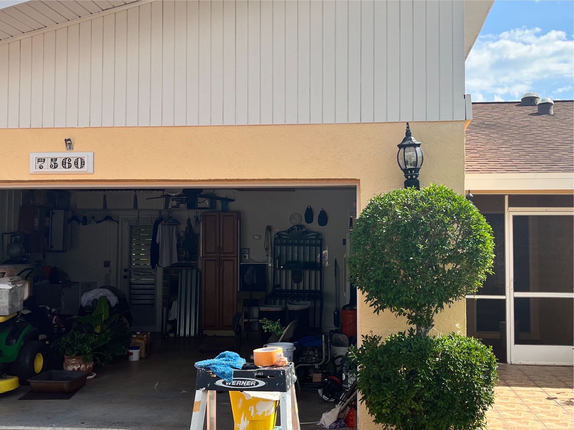 A house with a garage that has the number 7 on it