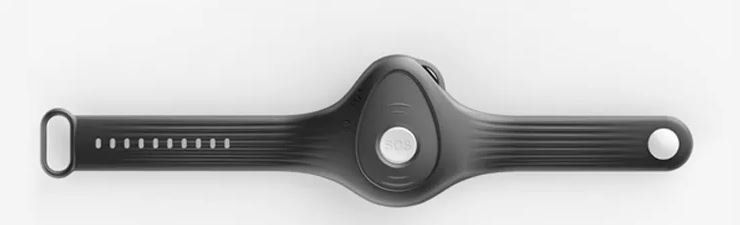 Een zwart slim horloge ligt op een wit oppervlak.