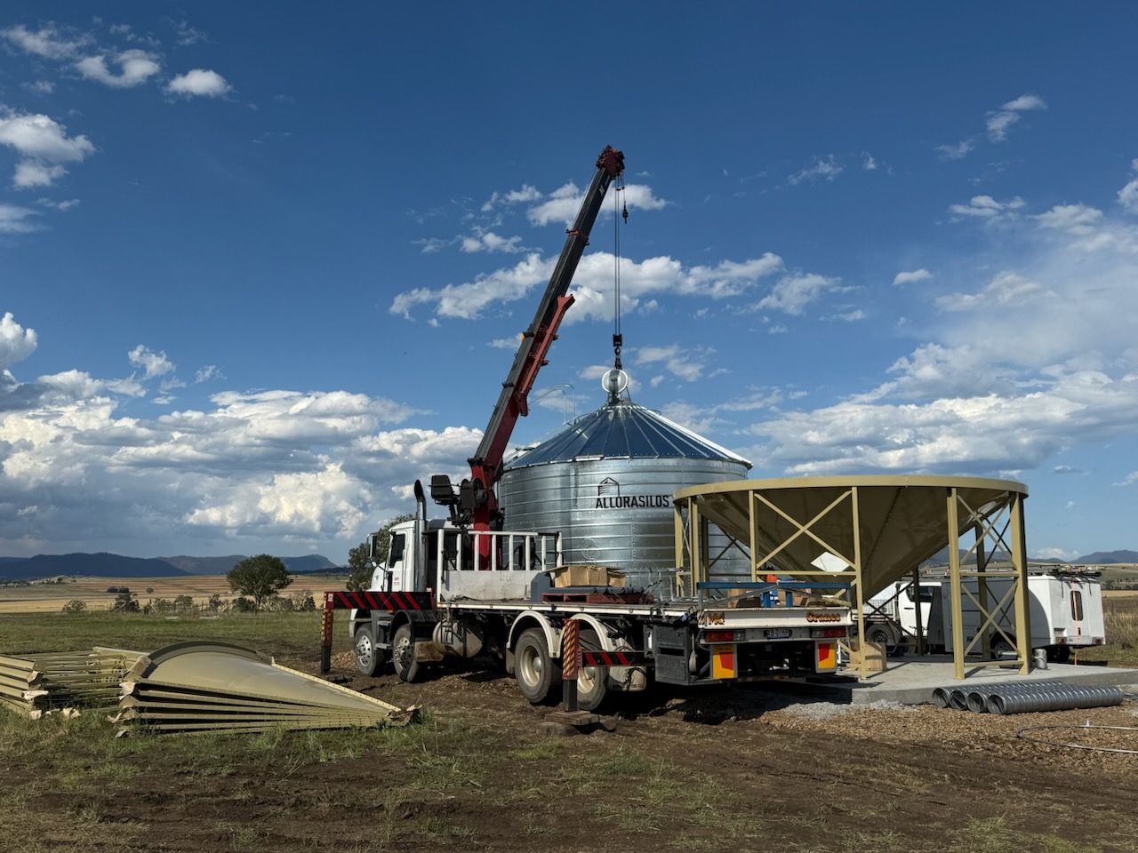 A field of wheat with the sun setting in the background.