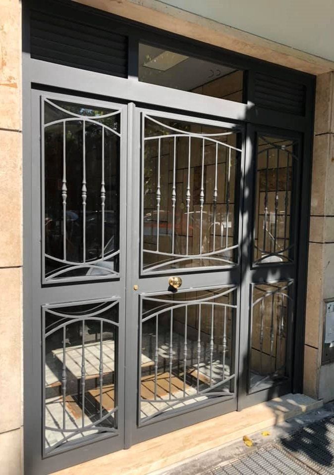 Porte d'ingresso con cancellata Comerci Serramenti Roma