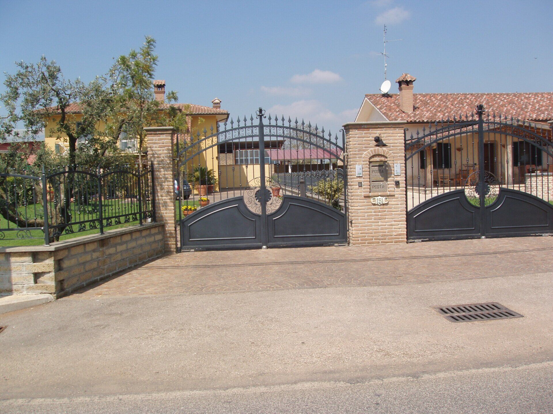 Porte d'ingresso con cancellata Comerci Serramenti Roma