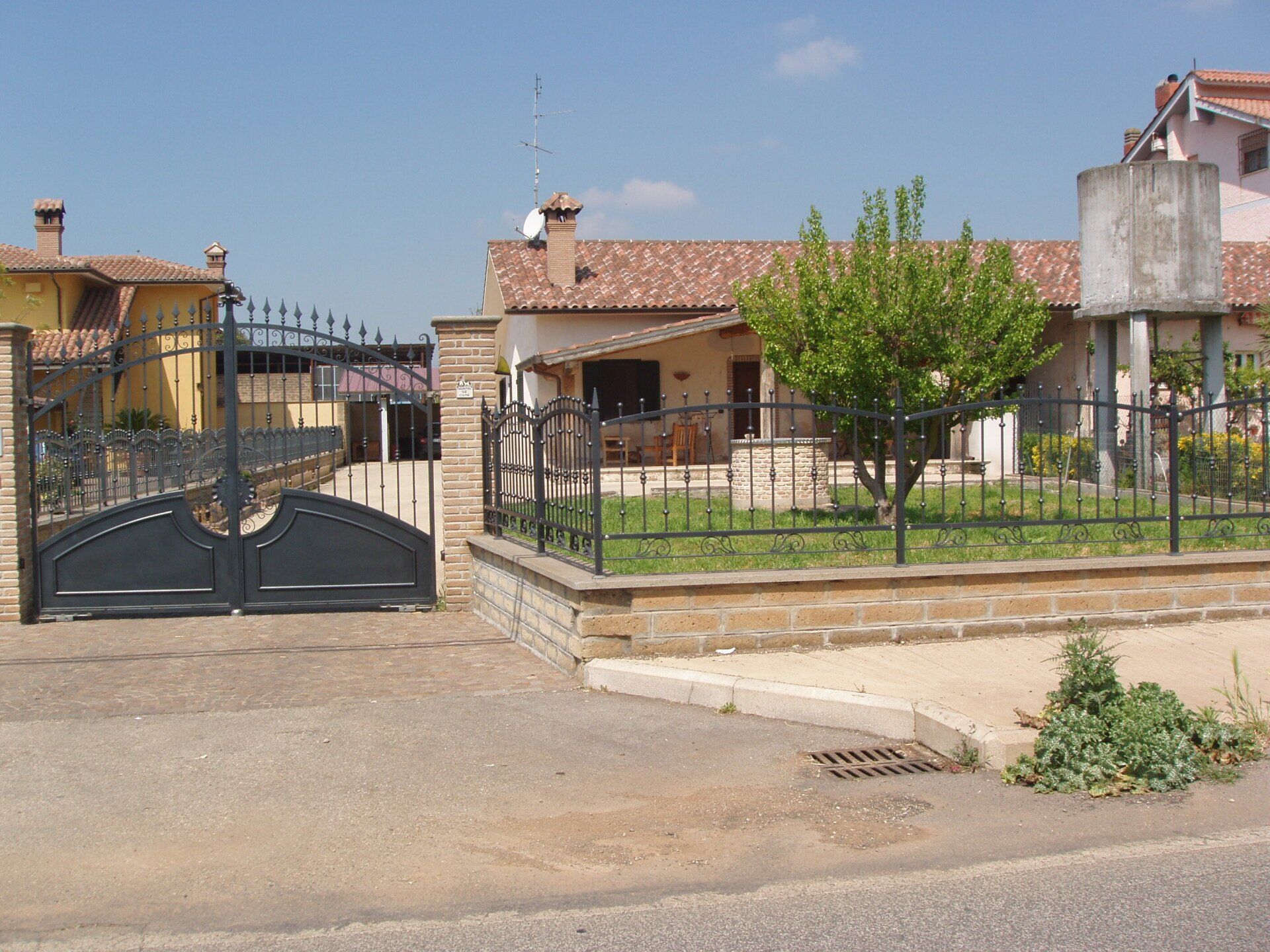 Porte d'ingresso con cancellata Comerci Serramenti Roma