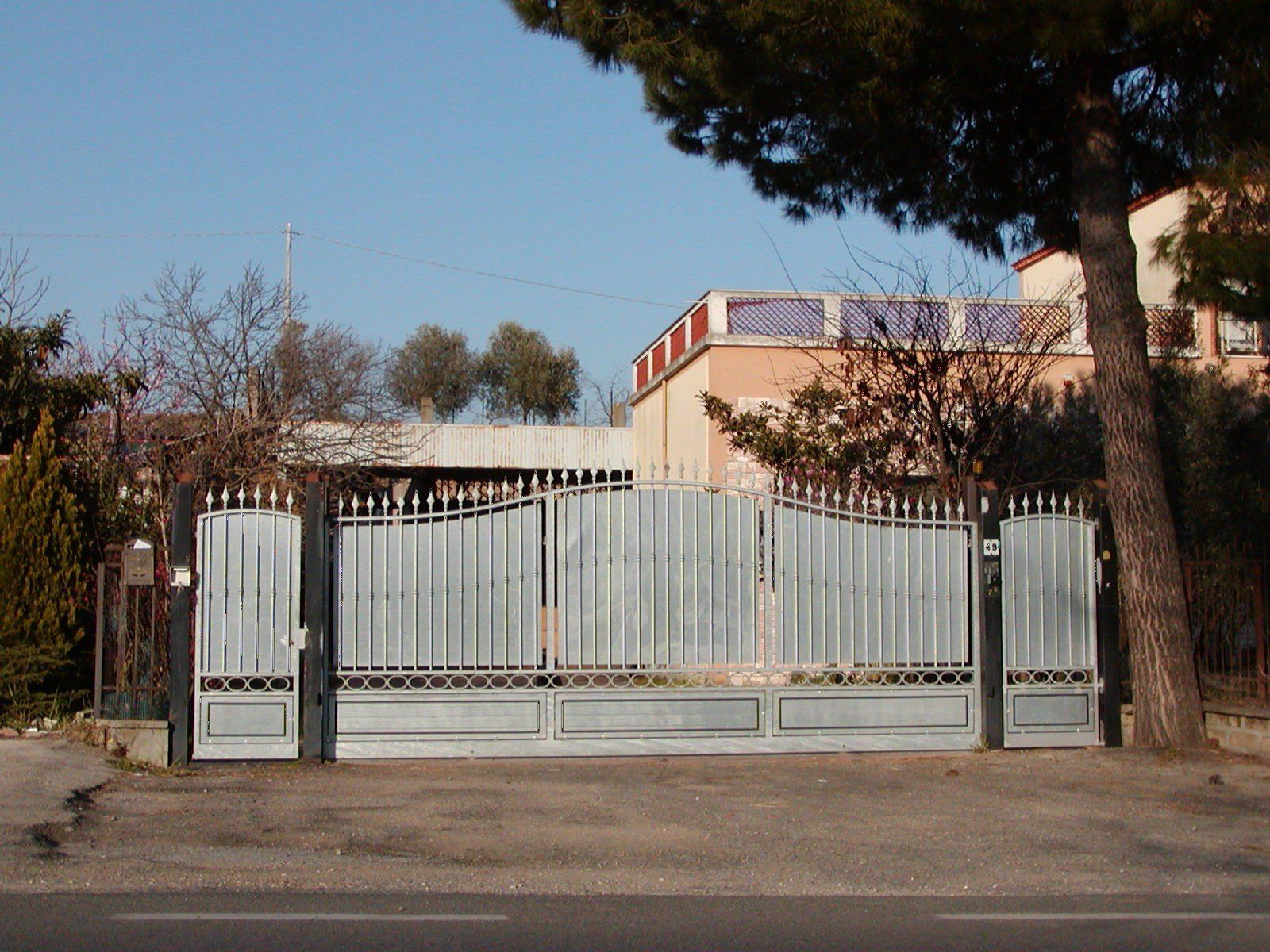 cancellata d'ingresso Comerci Serramenti Roma Eur