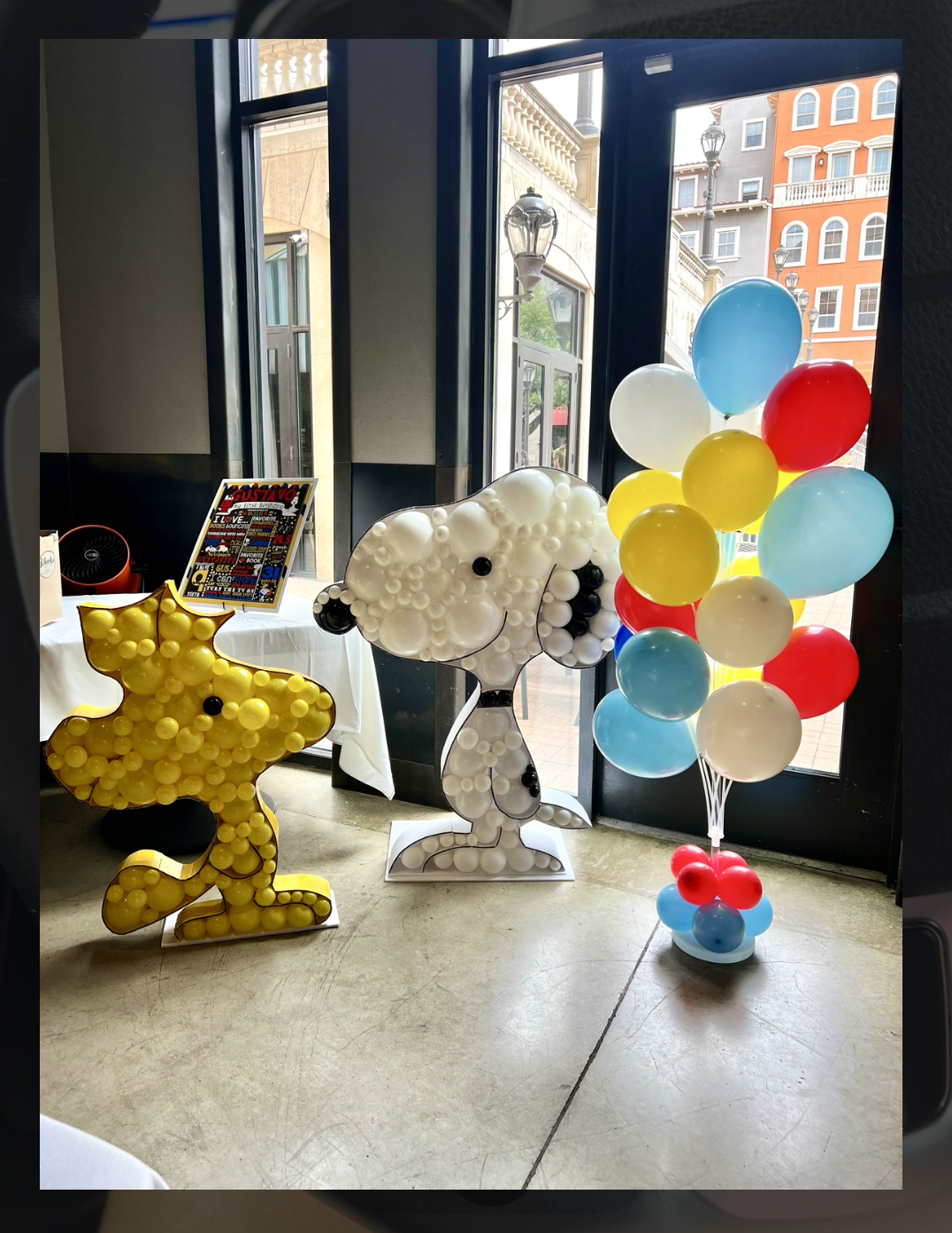 snoopy and woodstock are made out of balloons