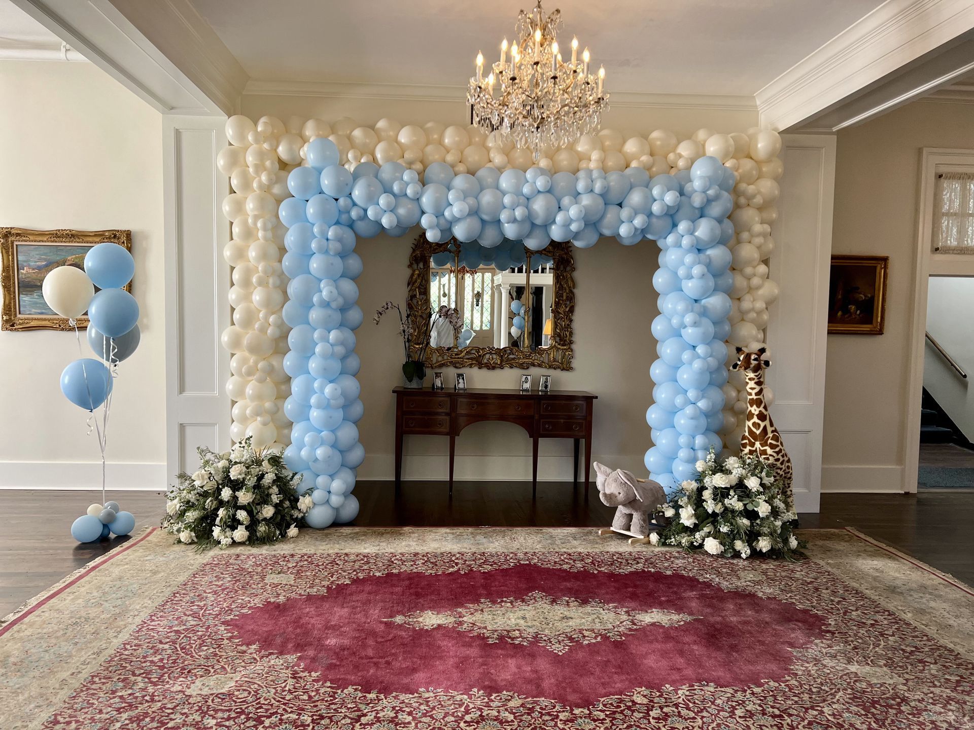 Classy blue and pearl colored balloon arch with a giraffe
