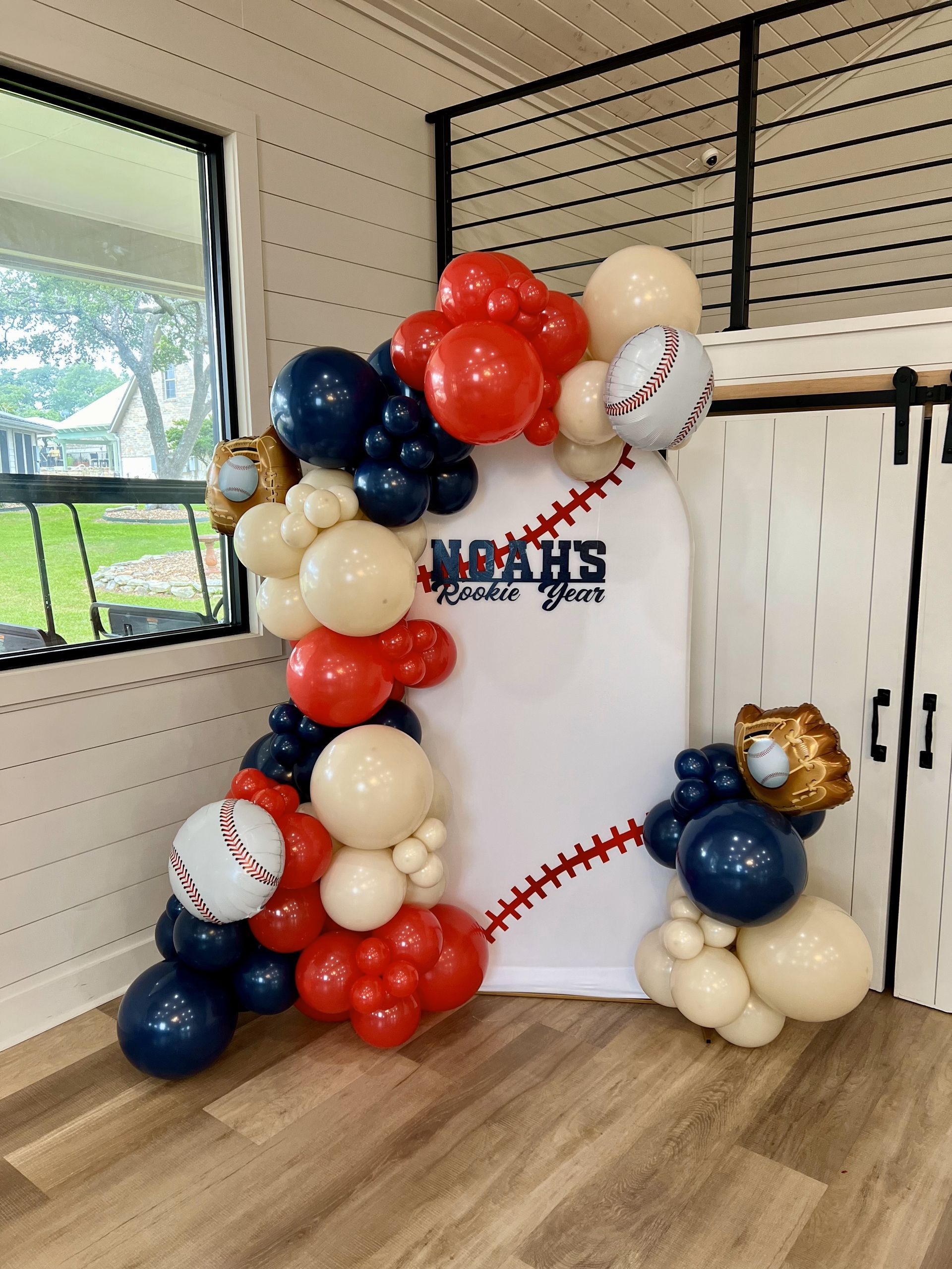 A room filled with balloons and a sign that says noah 's