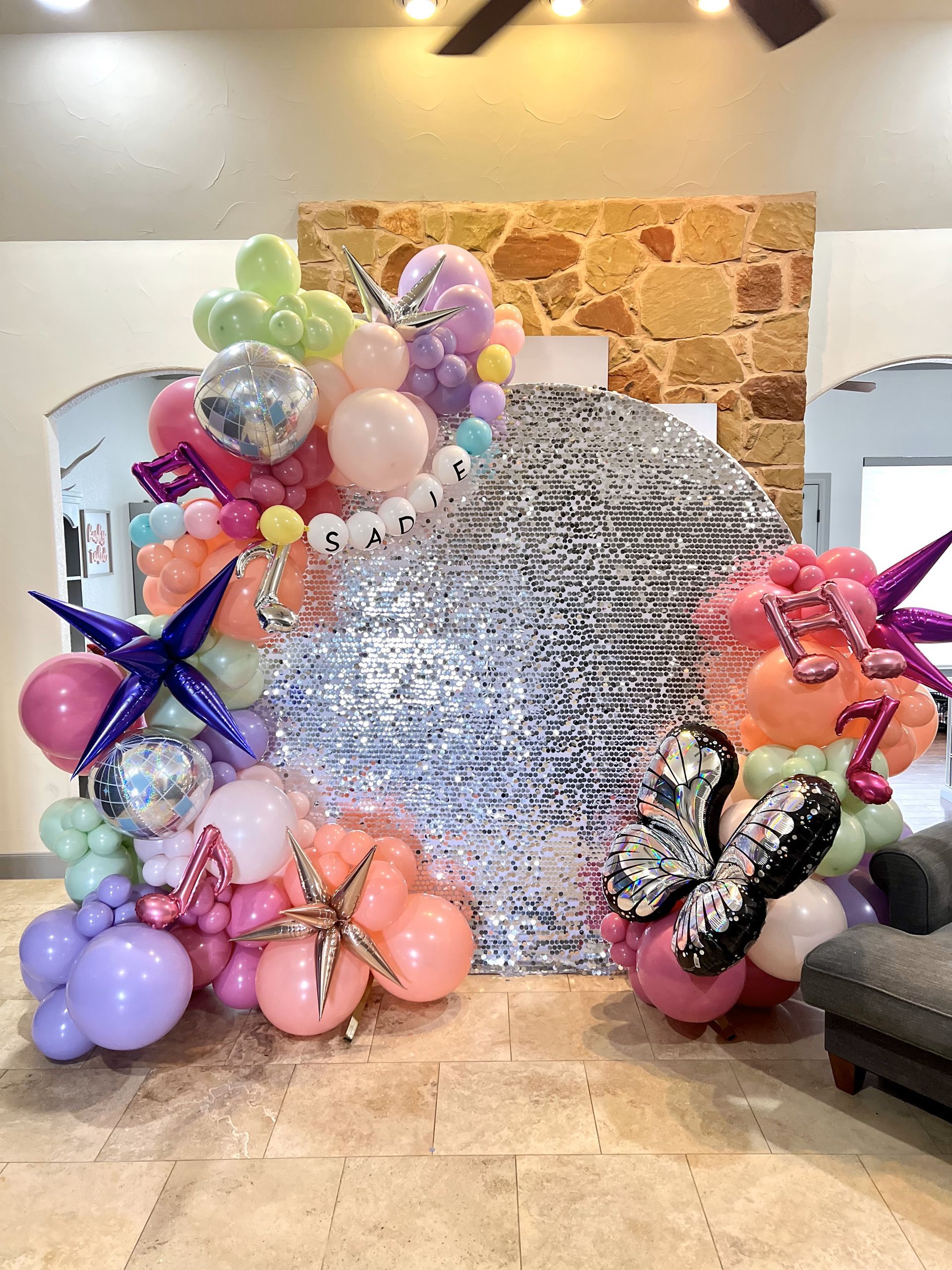 A bunch of balloons are sitting on the floor in a room.