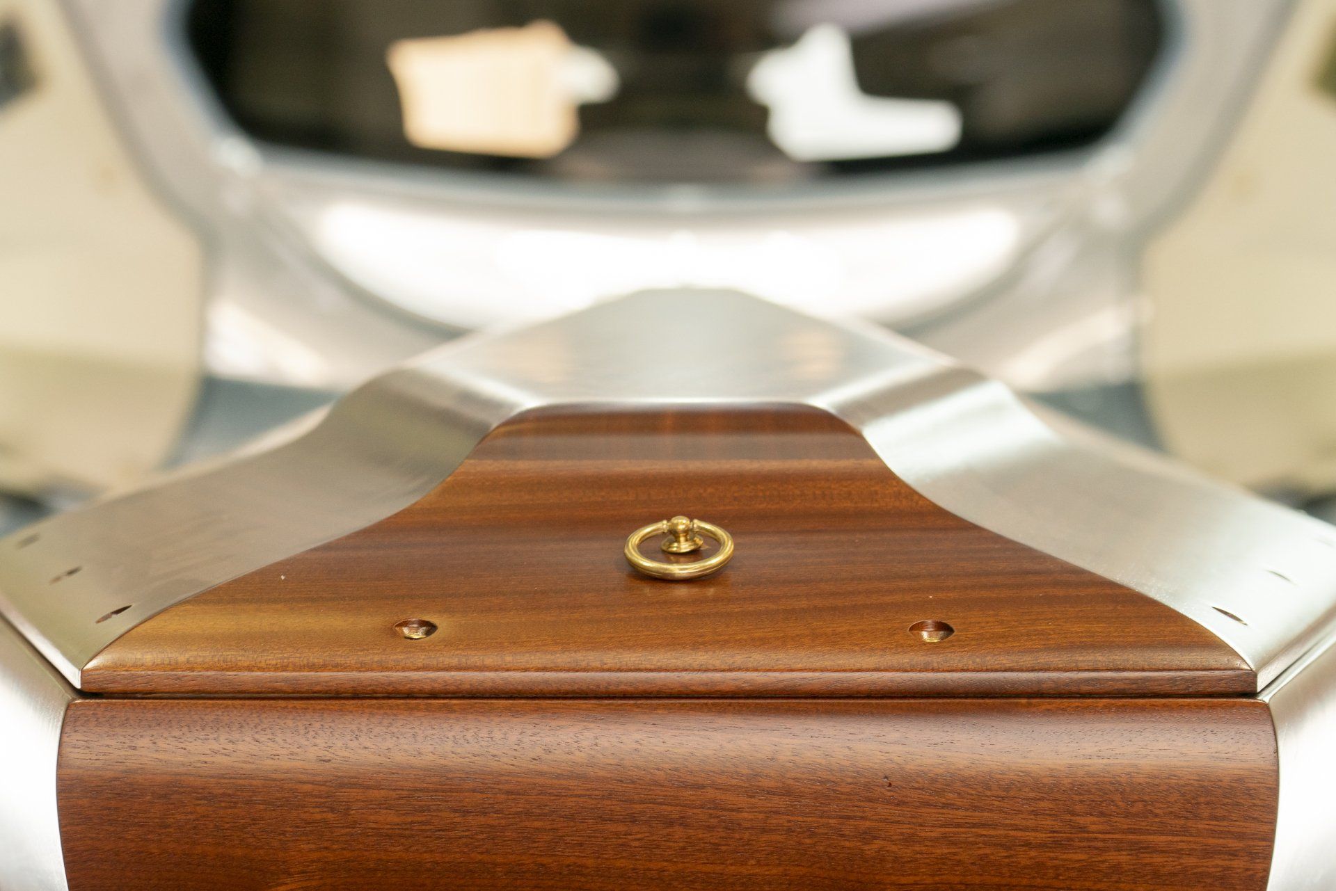 feretro in un'auto funebre