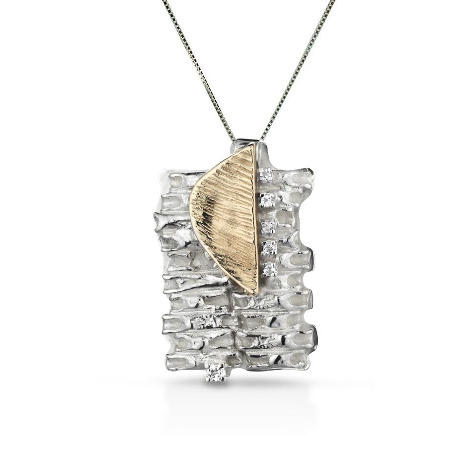 Pendente in argento, bronzo e topazi bianchi