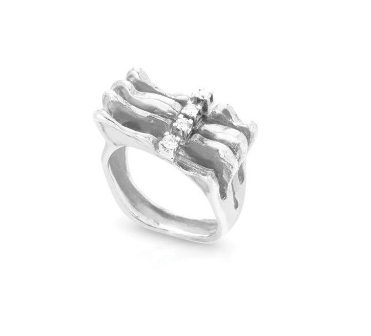 anello in argento e diamanti