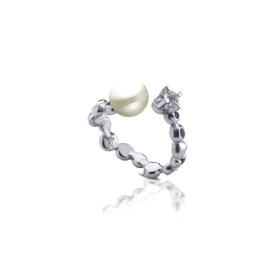 Silver and white topaz ring with pearl