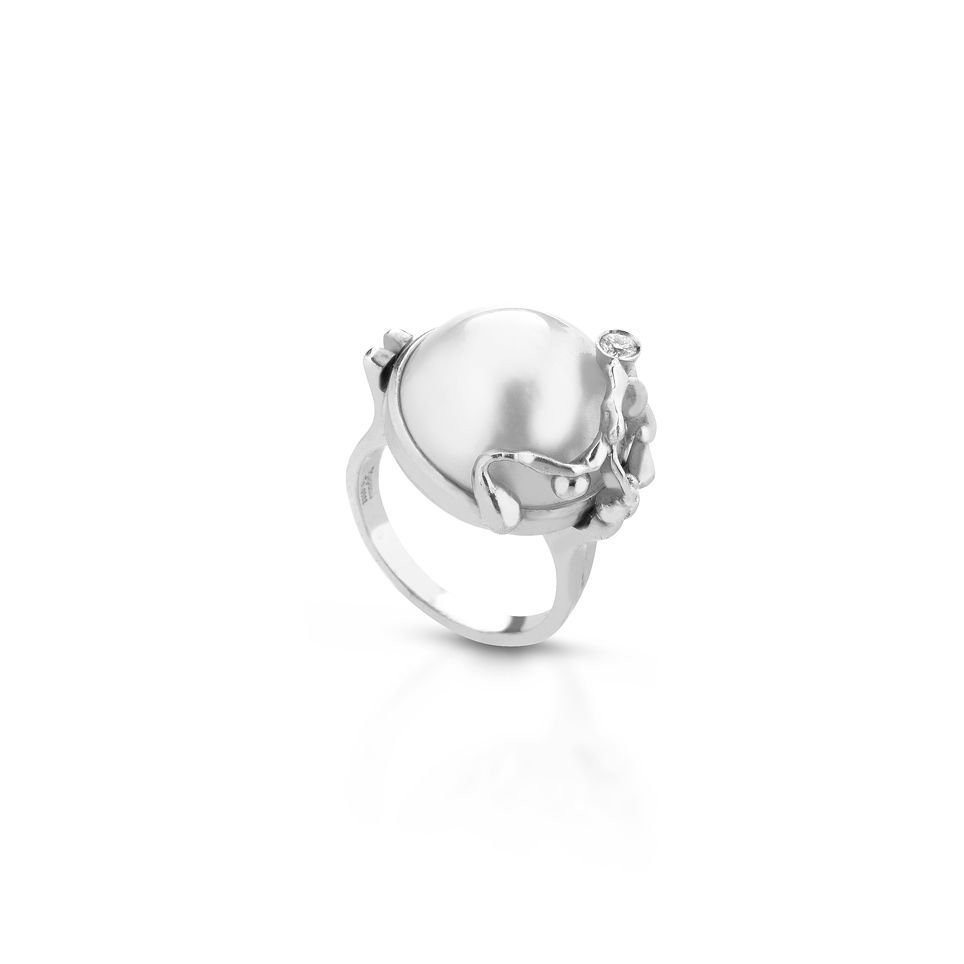 Gold, diamond and cabochon pearl ring