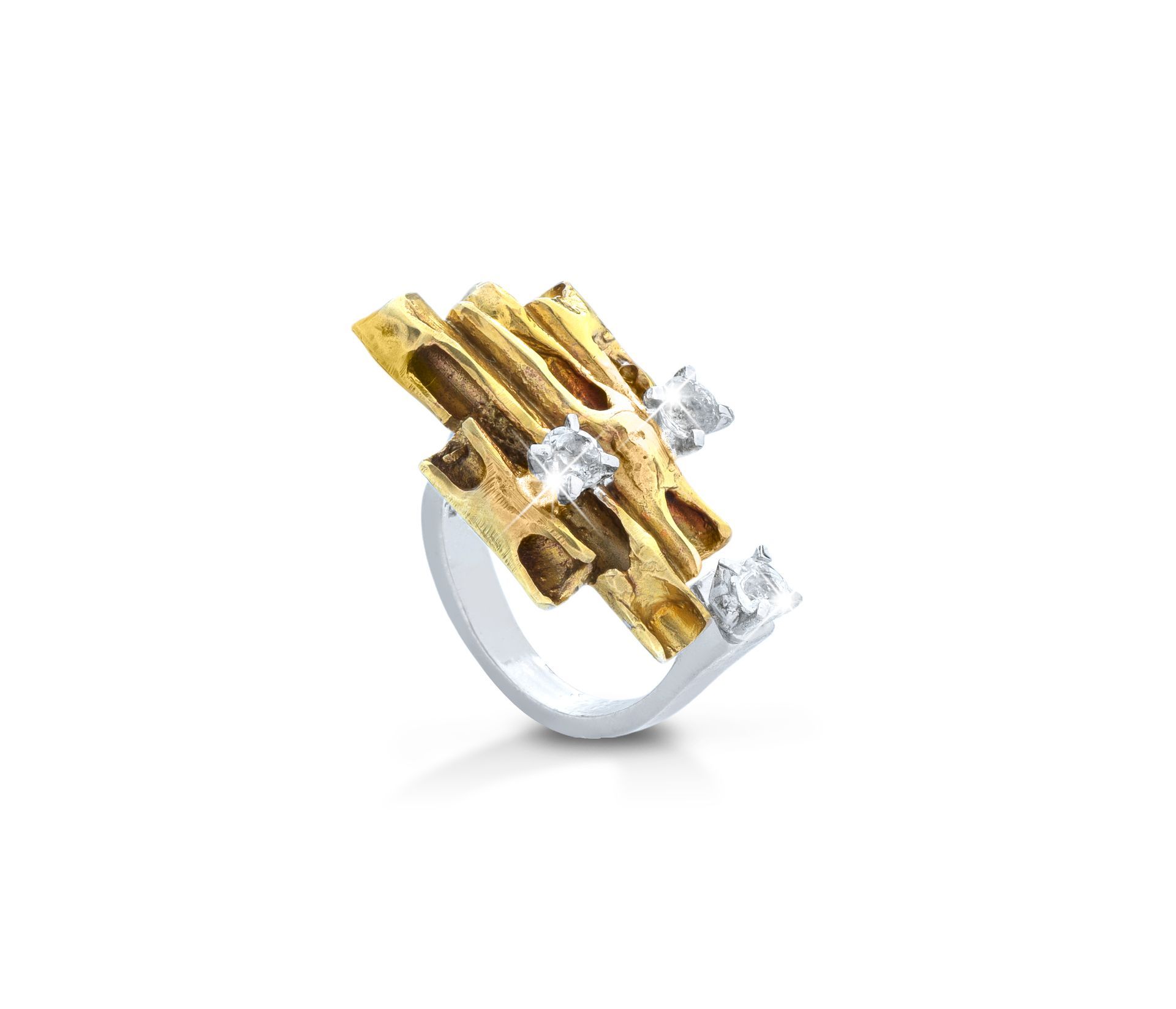 Anello in oro, smeraldo e diamante