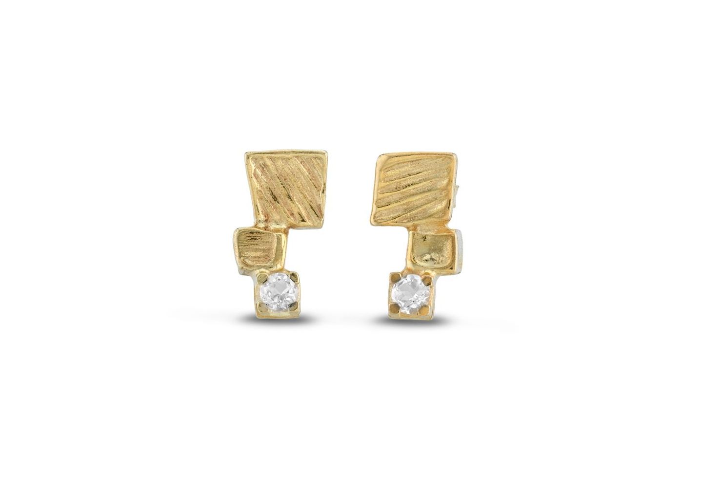 Bronze and silver earrings with
white topazes
18 K gold bath