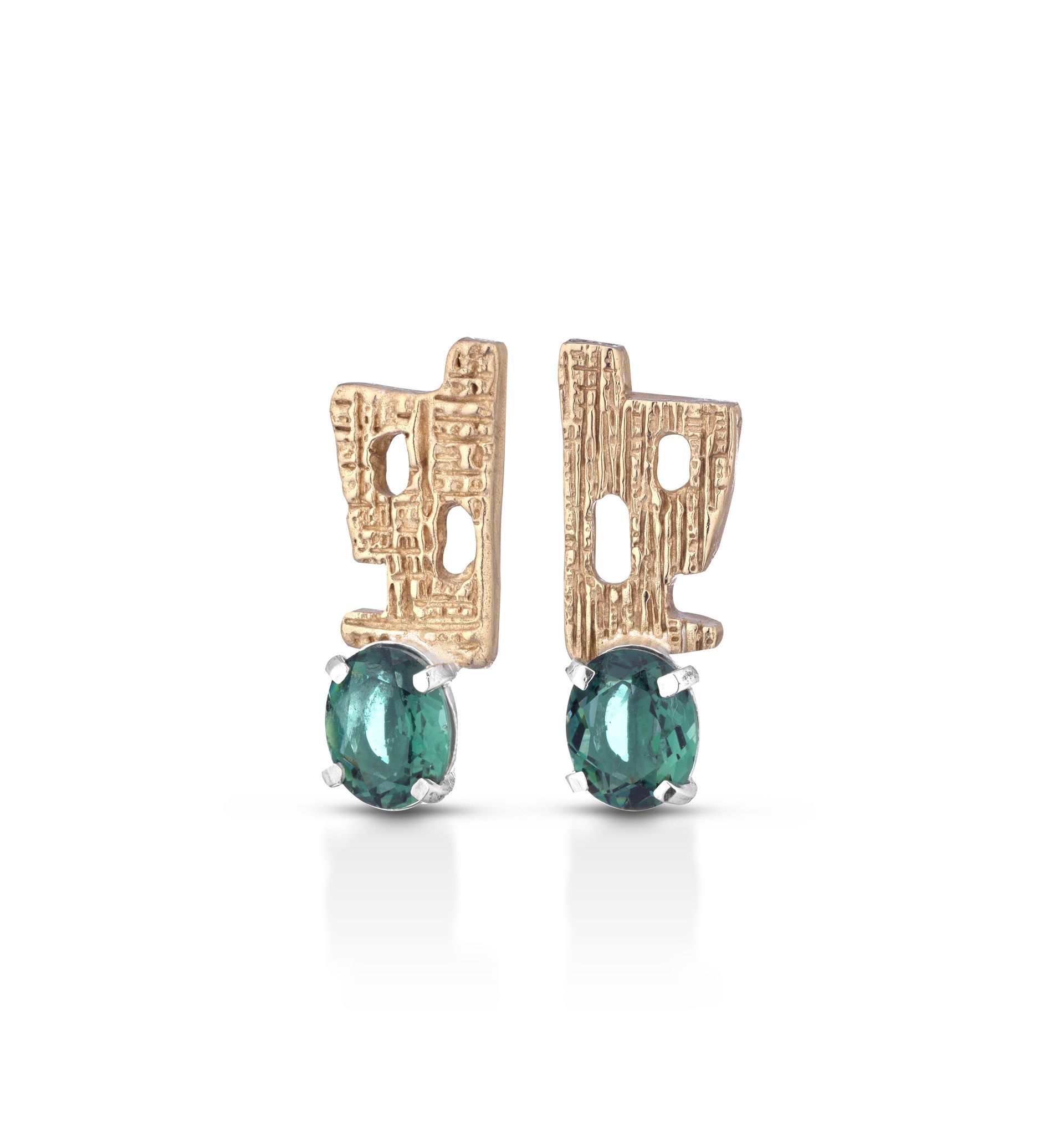 Dettaglio orecchini The Other