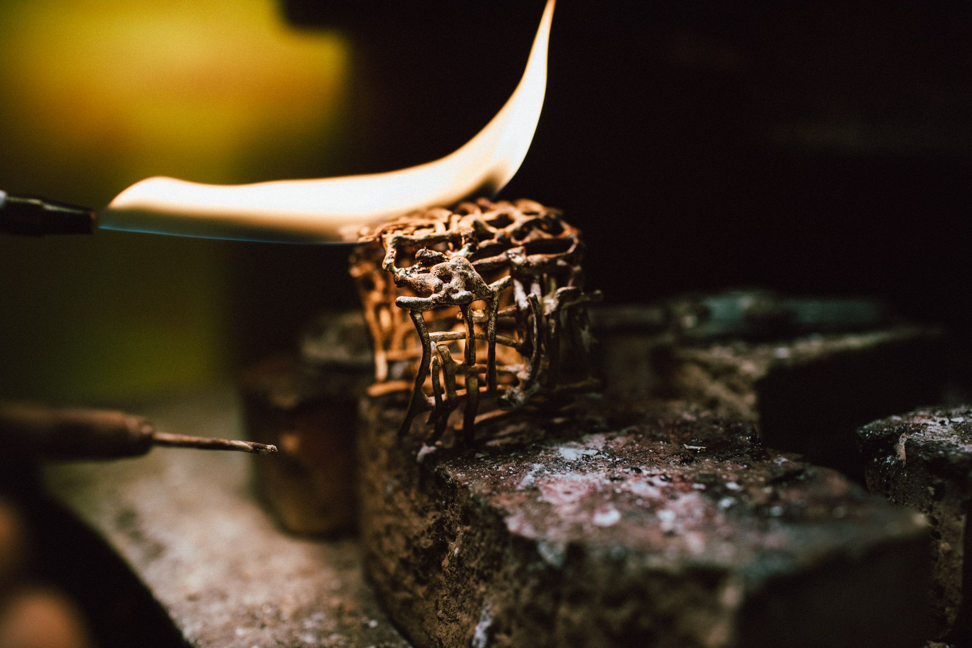 bracciale in lavorazione