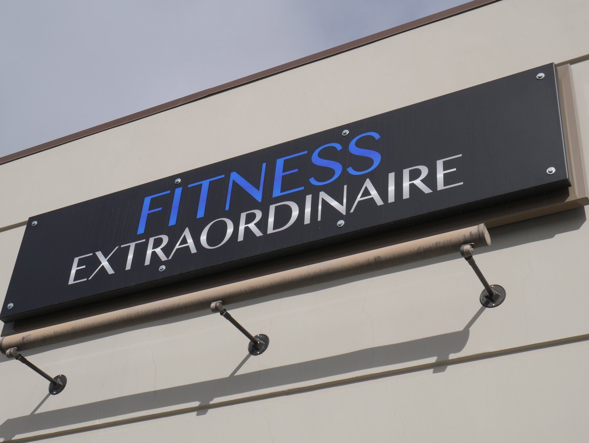 Commercial sign install for Fitness Extraordinaire in Grover Beach
