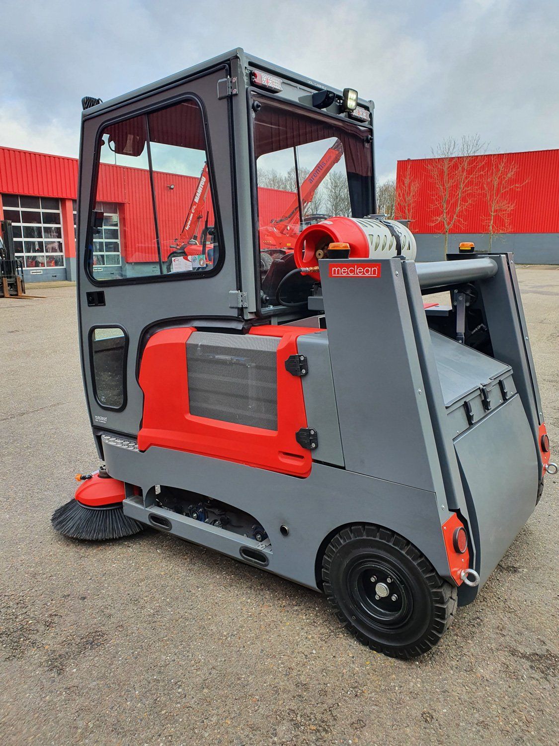 Meclean professional ride-on sweeper Buster 1800 LPG CAB with cabin