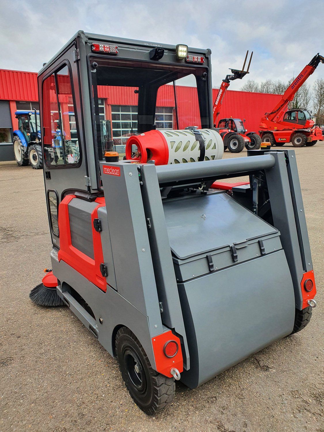 Meclean professional ride-on sweeper Buster 1800 TTD CAB with cabin