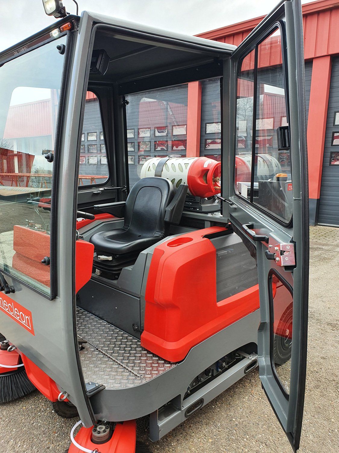 Meclean professional ride-on sweeper Buster 1800 TTD CAB with cabin