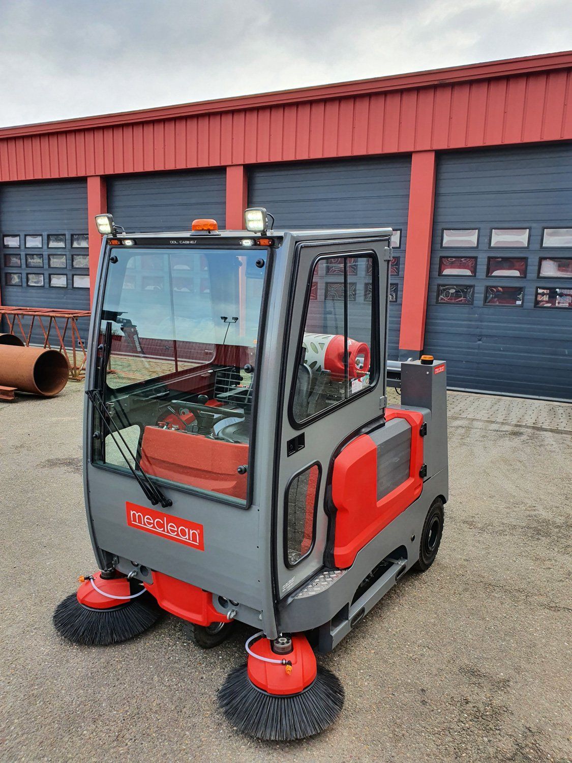 Meclean professional ride-on sweeper Buster 1800 TTD CAB with cabin