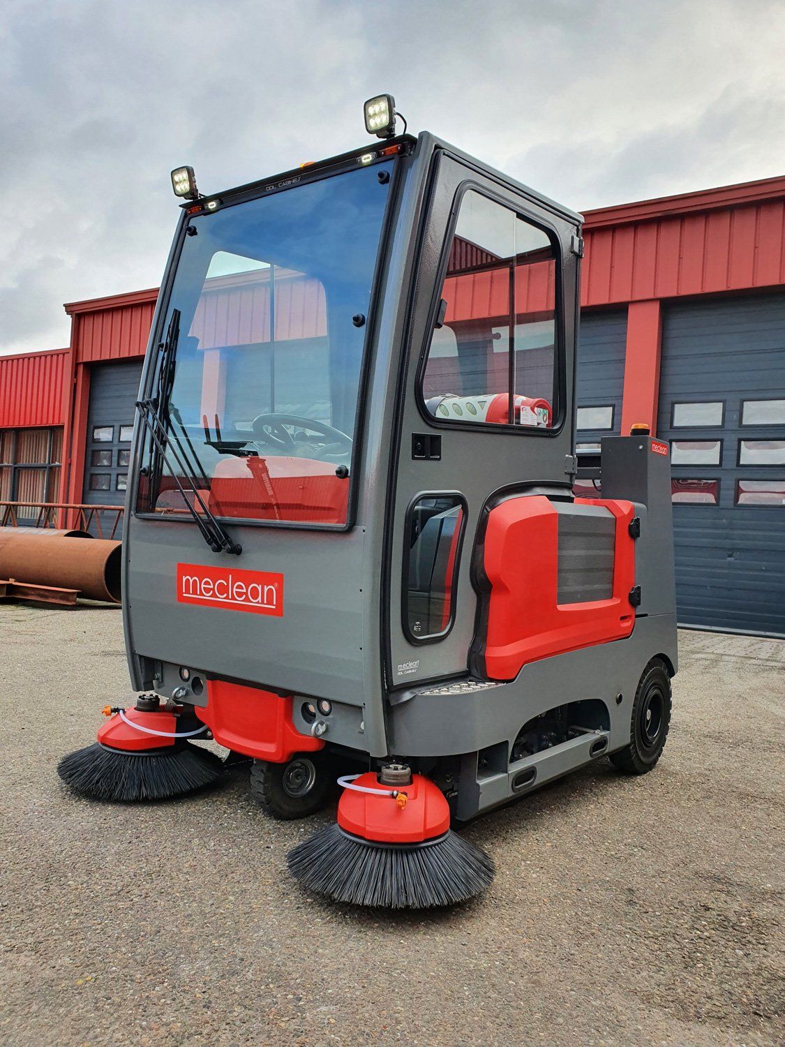 Meclean professional ride-on sweeper Buster 1800 LPG CAB with cabin