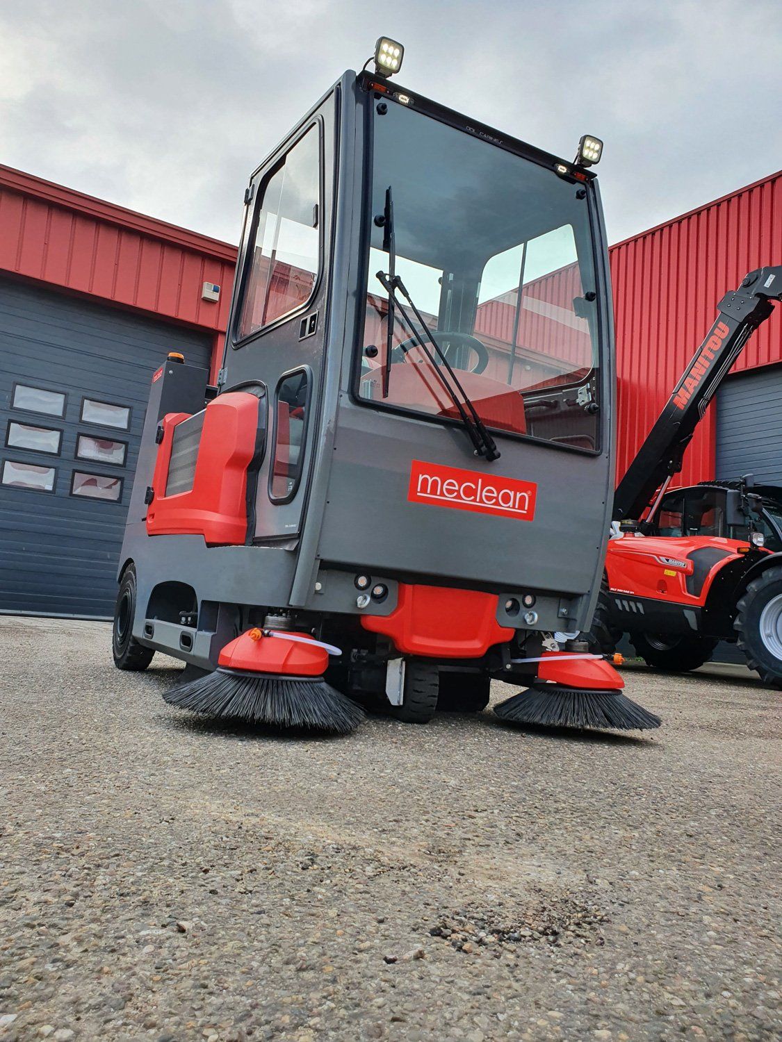 Meclean professional ride-on sweeper Buster 1800 LPG CAB with cabin