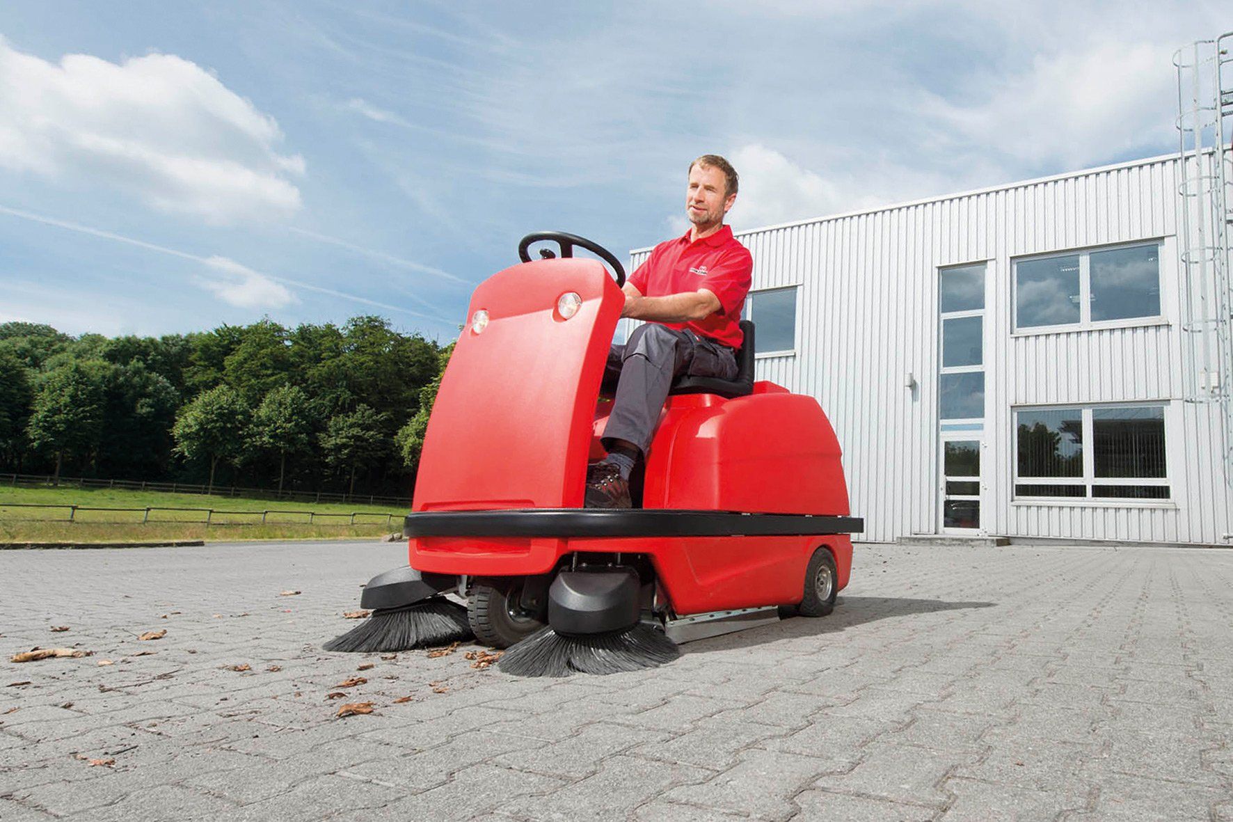 Meclean ride-on sweepers / suction machines
